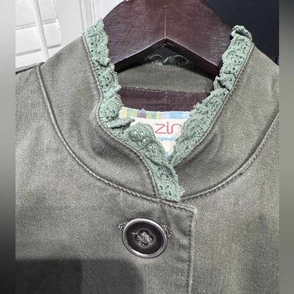 🌿 Vintage Olive Green Jacket with Lace Trim – Romantic Utility Vibes! ✨ 🌿 - Picture 6 of 16